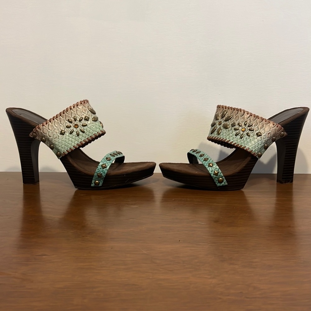 Amanda Smith Blue & Brown Topaz Heels